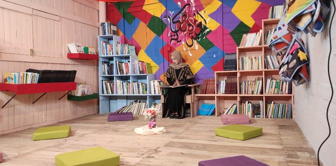 アル・ゴウル氏は、チームが演劇、演奏、朗読を通して自分たちのメッセージを拡散していると語った。(写真提供)