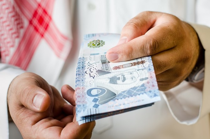サウジアラビアの2021年度予算において、同年の財政赤字で必要となる資金需要は1,410億サウジアラビア・リヤルと見積もられている。（シャッターストック）