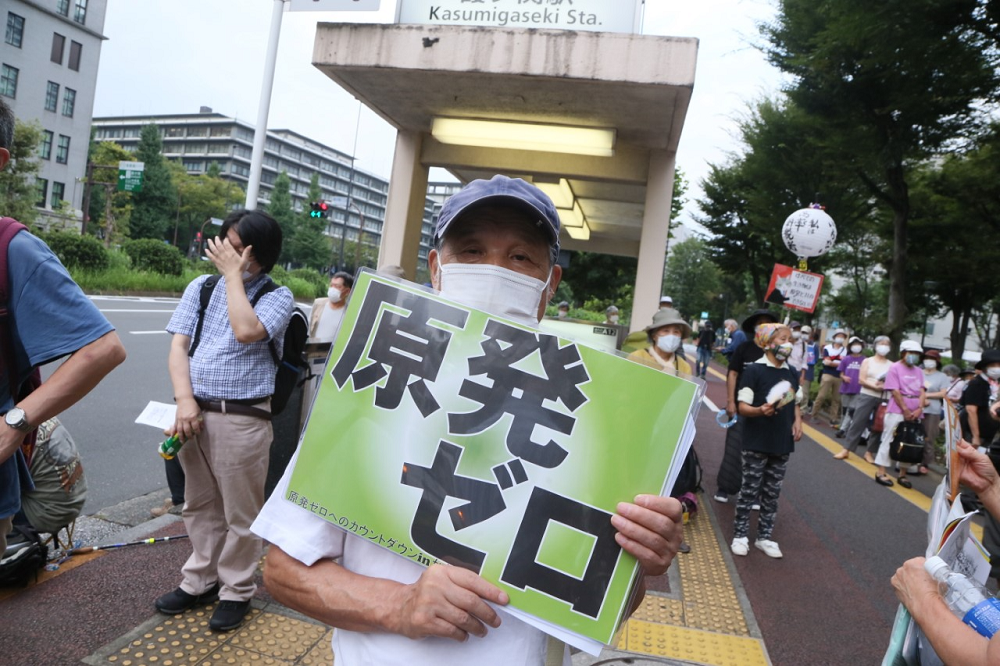 2021年9月11日　原発惨事から10年、脱原発の活動家たちが経産省前で抗議した。(ANJピエール・ブティエ)