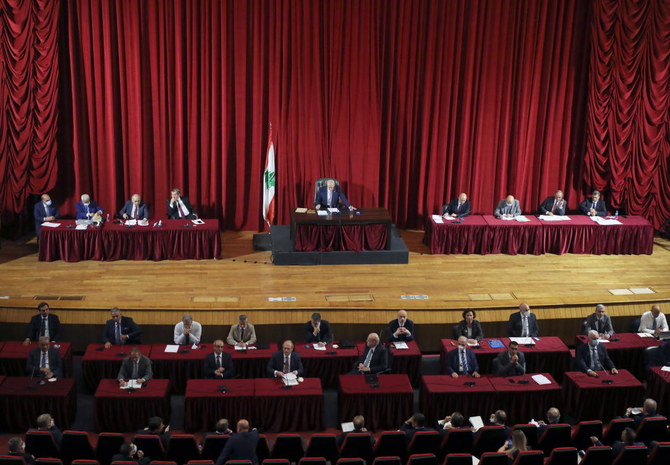 レバノン議会のナビ・ベリ議長は2021年9月20日、ベイルートのユネスコ宮殿で議会を開いた。(ロイター)