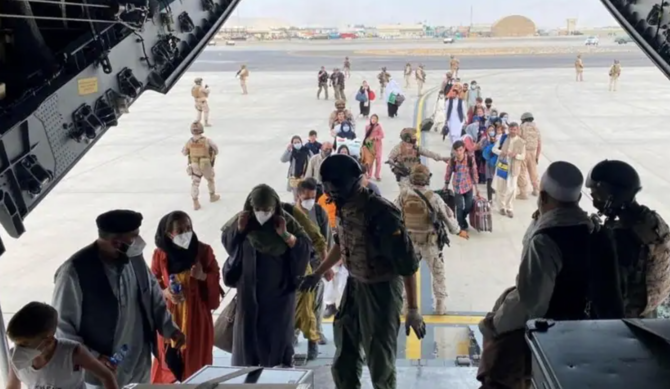 アラブ首長国連邦の外務・国際協力省は、避難してきた5000人のアフガニスタン市民を一時的に受け入れると発表した。（ロイター）