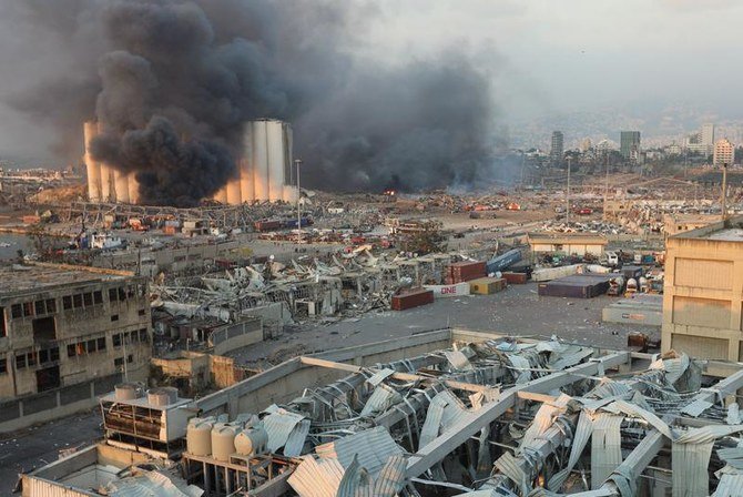 2020年8月4日、ベイルート港爆発事件で数百人の死者と数千人の負傷者が出て、首都ベイルートの広い地域が破壊された。（ロイター）