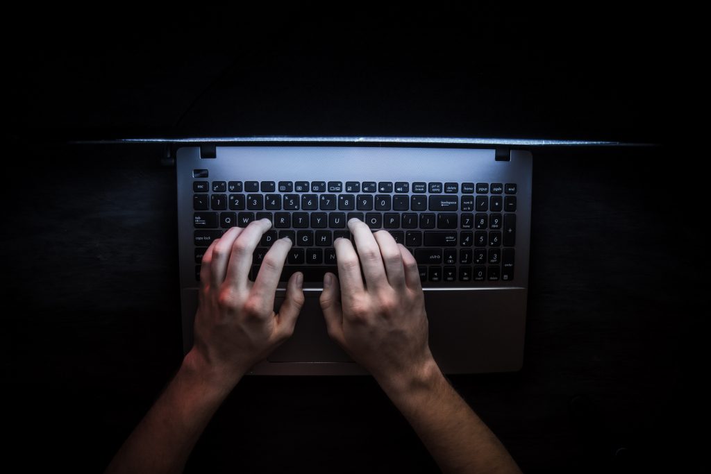 ランサムウエア攻撃では、ハッカーがパソコンのデータを暗号化し、復元の代わりに金銭を要求する。（AFP）