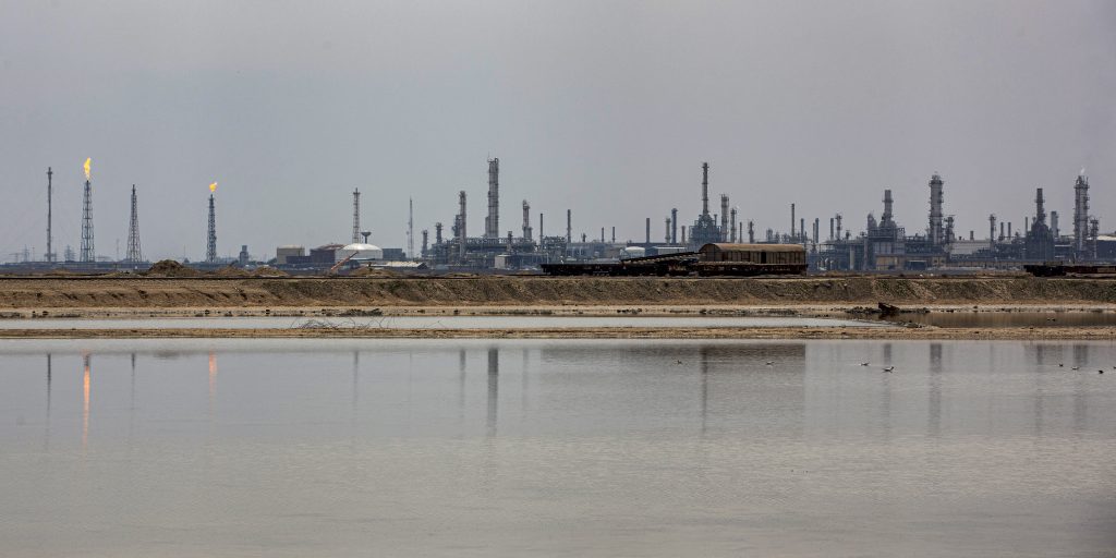日本はイラク、バスラ県のバスラ製油所改良のため327億円を限度額とする円借款の供与をする。(AFP)