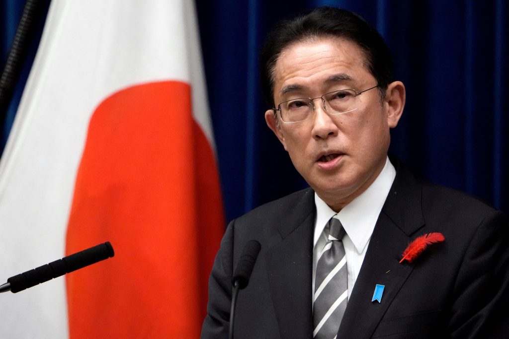東京の首相官邸で記者会見する日本の岸田文雄首相。（AFP）