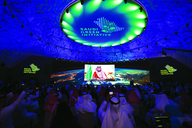 ムハンマド・ビン・サルマン皇太子（写真上）はサウジ・グリーン・イニシアティブのフォーラム開幕において2060までのネットゼロ実現計画を発表した。（AFP）