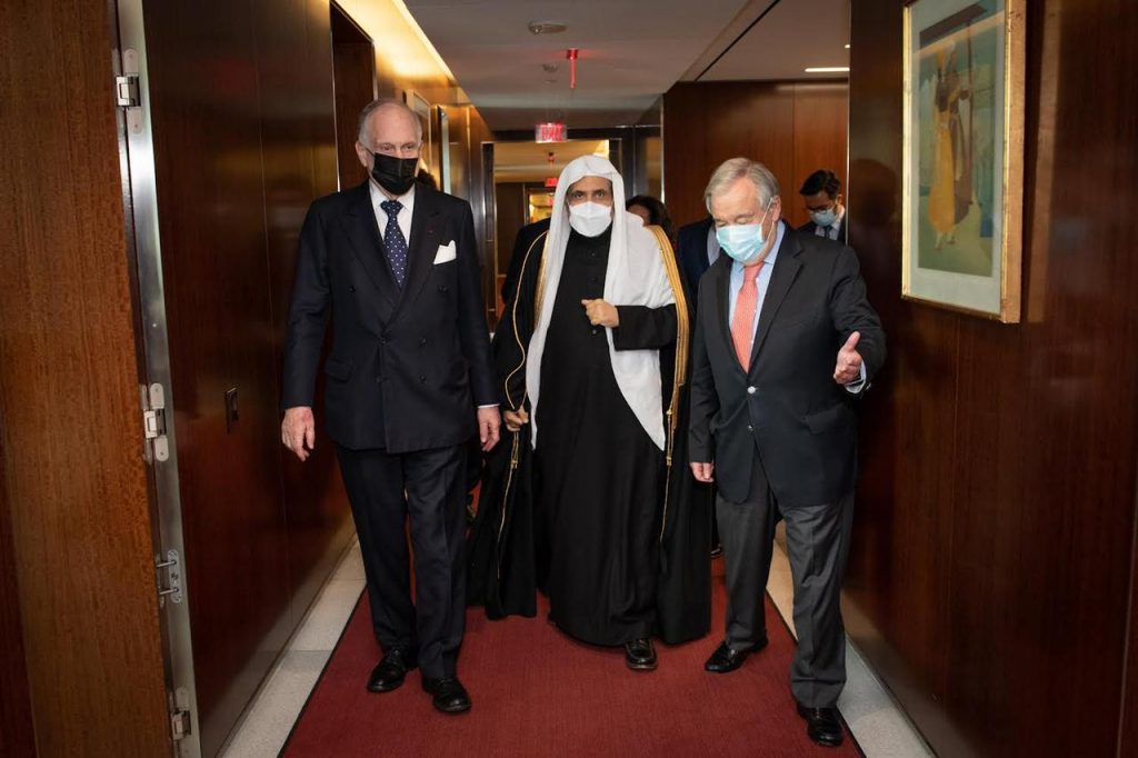国連のアントニオ・グテーレス事務総長がムスリム世界同盟（MWL）事務局長シェイク・ムハンマド・ビン・アブドルカリム・アリッサ博士をニューヨクの国連本部に迎える。（提供資料）