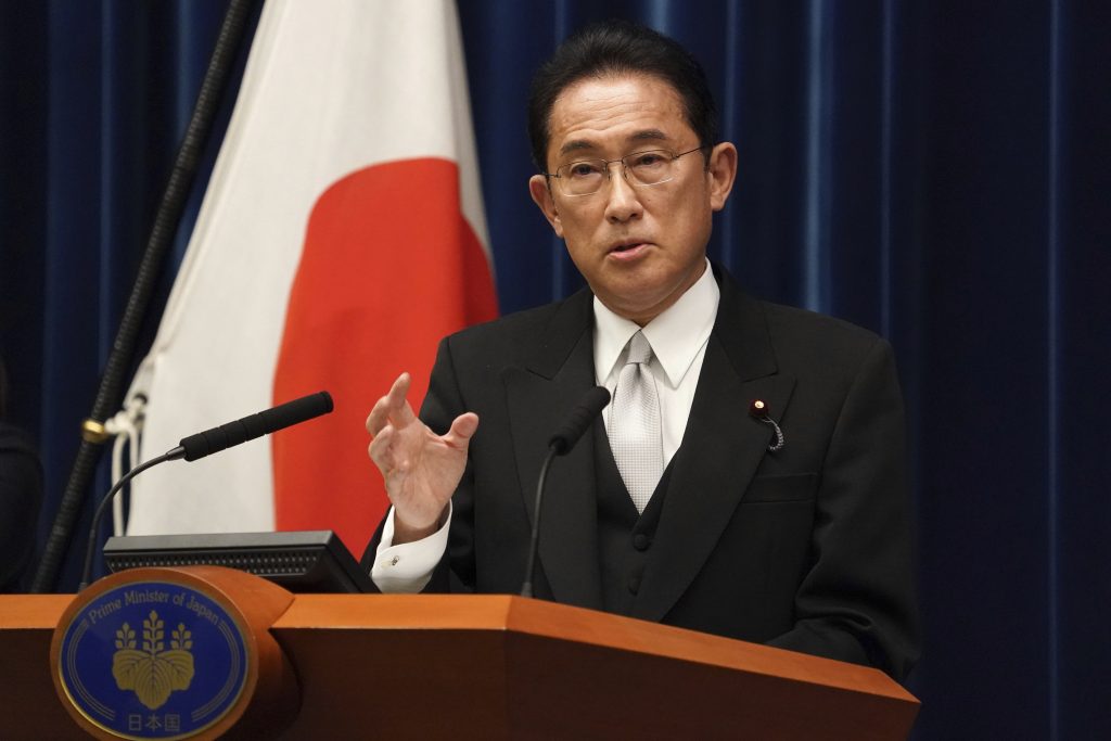 20021年10月4日、日本・東京の首相官邸での記者会見で語る日本の岸田文雄首相。