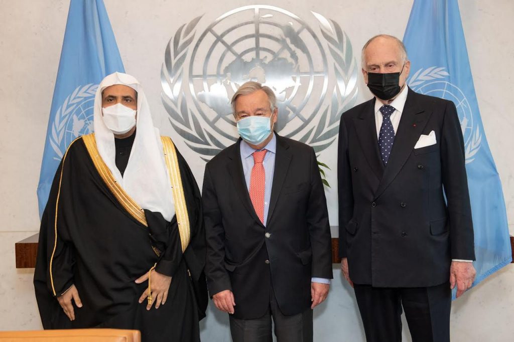 国連のアントニオ・グテーレス事務総長がムスリム世界同盟(MWL)事務局長シェイク・ムハンマド・ビン・アブドルカリム・アリッサ博士をニューヨクの国連本部に迎える。(提供資料)