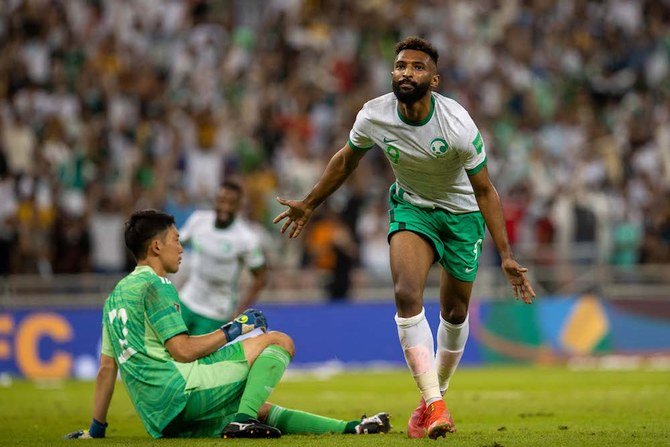 サウジアラビアのフィラス・アル・ブリカンが後半に決勝点を挙げ、「グリーン・ファルコンズ」として知られるサウジアラビア代表チームは、ワールドカップ予選で日本に1-0で勝利した。(アブドラ・アル・ファレ)