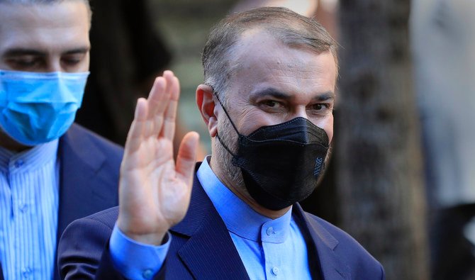 アミラブドラヒアン氏は、レバノンのアブダラ・ボウ・ハビブ外相と共同記者会見を行った。(AP)