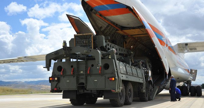 トルコは米国の警告を無視してS-400ミサイル防衛システムを購入した。これはロシアが米国や西ヨーロッパの航空機を標的にできるようになると、NATOが懸念していた取引である。（ファイル/AFP）