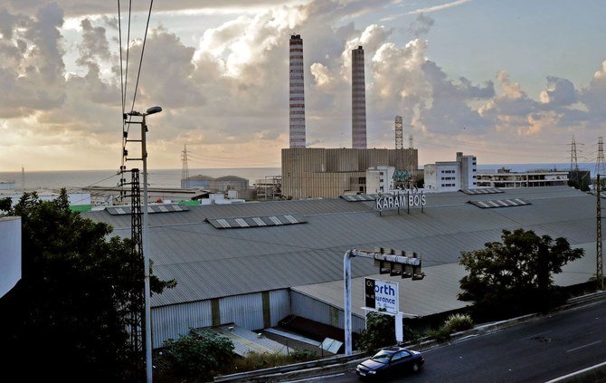 レバノンの首都ベイルートの北に位置する沿岸都市ジュウニェ付近のズーク発電所の全景。(ファイル/AFP)