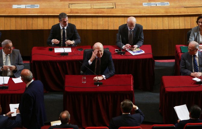 国会審議中のレバノンのナジーブ・ミカティ首相。ヒズボラは「ミカティ氏が招集すれば閣僚会議に出席するでしょう」と述べた。(ロイター)