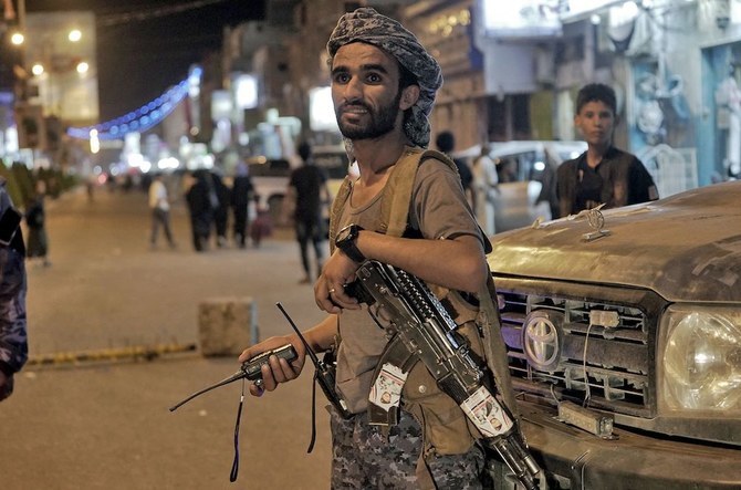 イエメン政府側の兵士。2021年5月5日、イエメンのマアリブ市付近で。（ＡＦＰ）