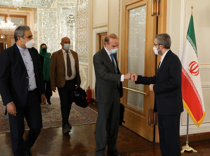 2021年10月14日、イランのテヘランで、欧州対外行動庁（EEAS）のエンリケ・モラ事務次長と会談するイランのアリ・バゲリ外務次官。（ロイター通信）