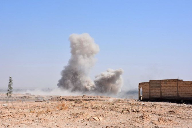 2017年9月14日、ダーイシュとの戦闘が続く中、シリアの親政府軍がデリゾールの北の外れにあるジャミエット・アル・ルワド周辺に進軍すると共に立ち昇る煙。