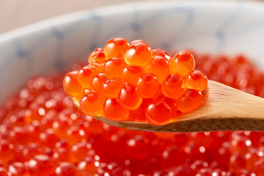 手頃で味良し、マスイクラ=秋サケ不漁で脚光 (Shutterstock)