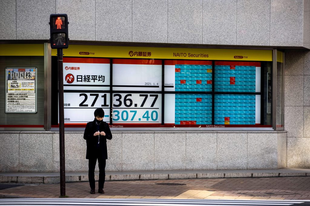 日経平均株価は前営業日比0.93％（273円47銭）高の2万9794円37銭で終えた。（AFP）