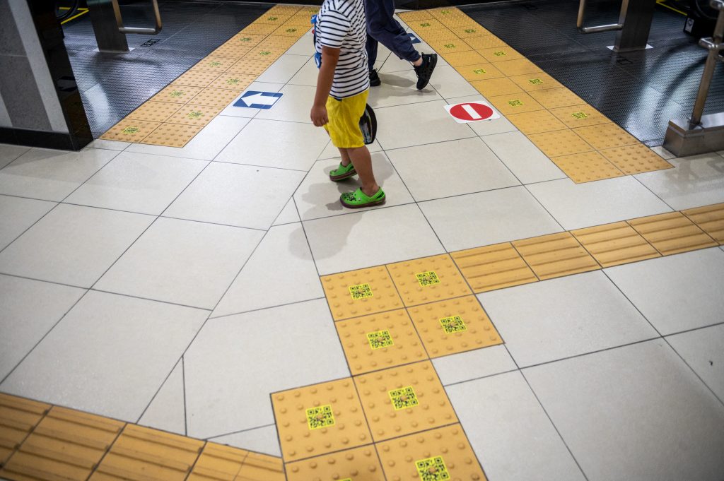 日本の東北地方の福島駅前で、男が高齢女性を刃物で切りつけた。(AFP通信)