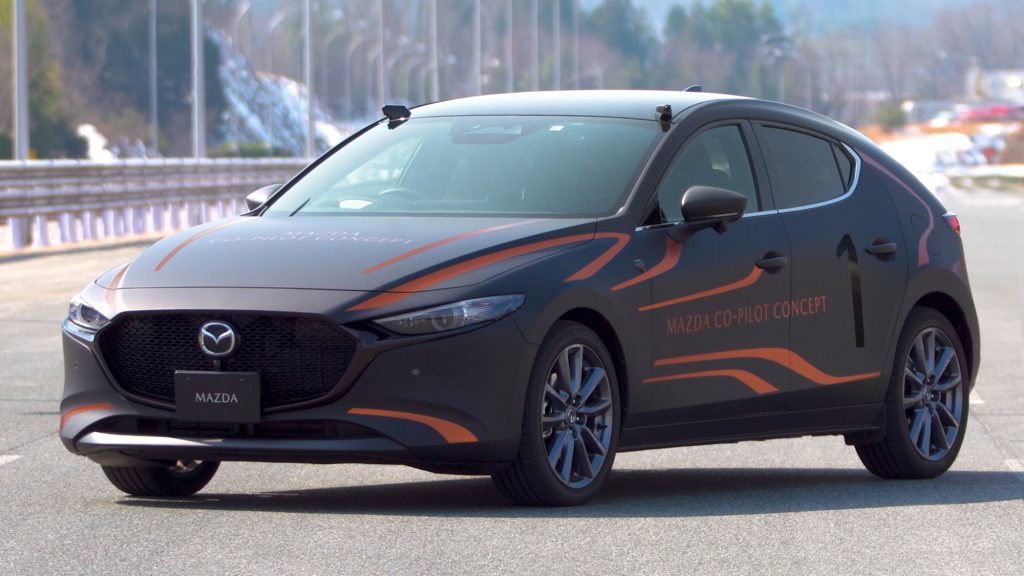 マツダが日本で来年の発売に向け製造している車は、ドライバーが脳卒中や心臓麻痺を起こした時に感知してくれる。(資料写真/AP経由、マツダ株式会社)