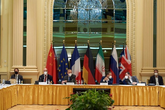 米国と欧州の主要国は、時間がなくなってきていると警告し、イランに交渉に復帰するよう促している。上、今年5月、核協議のためウィーンでイランの代表団と会談する欧州の代表団。（ウィーンでの欧州代表団、AFP通信より）