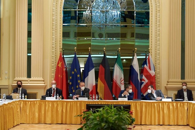 米国と欧州の主要国は、時間がなくなってきていると警告し、イランに交渉に復帰するよう促している。上、今年5月、核協議のためウィーンでイランの代表団と会談する欧州の代表団。(ウィーンでの欧州代表団、AFP通信より)