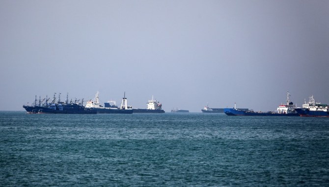 イランが先月、オマーン湾でベトナム籍の石油タンカーを拿捕し、現在もバンダレ・アッバース沖で同タンカーを拿捕し続けていると、2人の米当局者は述べた。 (ファイル/AP)