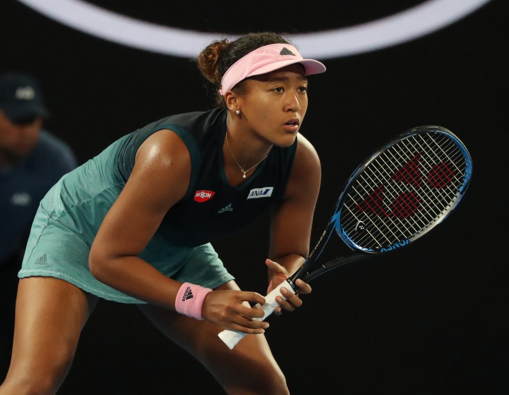 大坂選手、涙の退場から2ヶ月後のテニスコート復帰(シャッターストック)