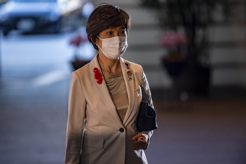 堀内担当相は「8割近くの方が打っているというのはありがたく思う。希望する方には引き続き、1、2回目接種をしてもらえるような体制は取っている」とした。(AFP)