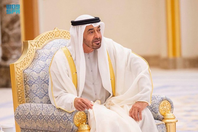 サウジアラビアのムハンマド・ビン・サルマン皇太子がアブダビに到着、シェイク・ムハンマド・ビン・ザイード皇太子に迎えられた。（SPA）