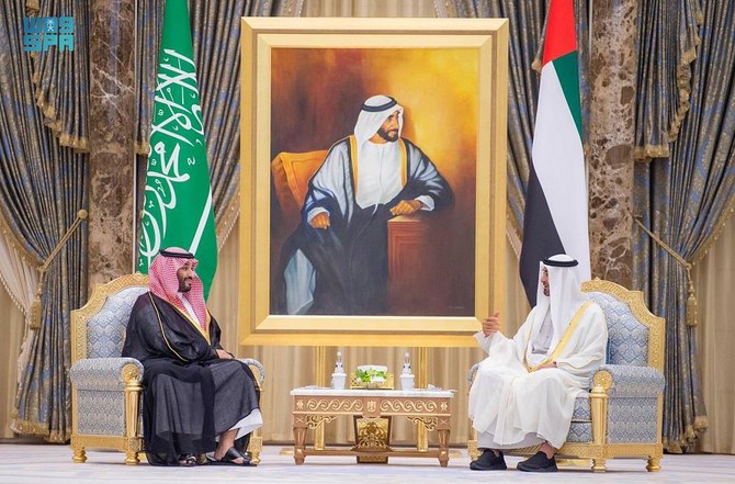 サウジアラビアのムハンマド・ビン・サルマン皇太子がアブダビに到着、シェイク・ムハンマド・ビン・ザイード皇太子に迎えられた。(SPA)