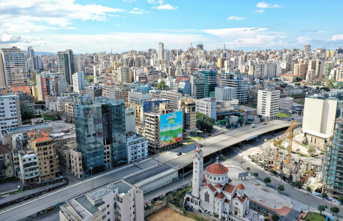 人口の80パーセント以上が貧困状態で暮らしており、現地通貨の価値は対米ドルで90パーセント下落した。(AFP)