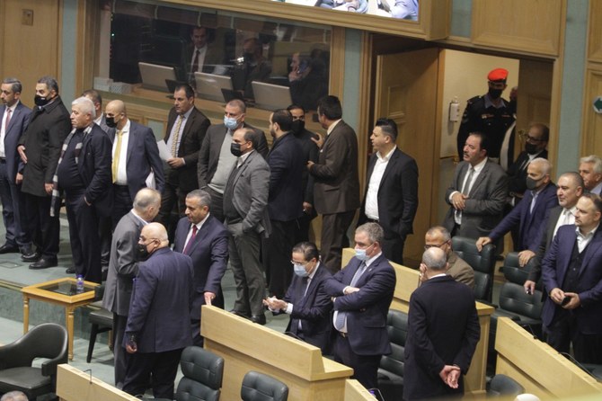 ヨルダン下院では28日、賛否の分かれる憲法改正案をめぐり議論が紛糾し乱闘騒ぎが起きた。（提供写真）