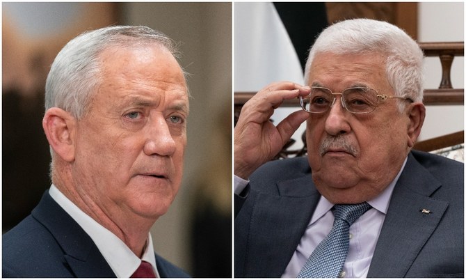 12月28日、パレスチナのマフムード・アッバース大統領（右）がイスラエルを訪問し、同国のベニー・ガンツ国防相（左）と会談した。（AP）