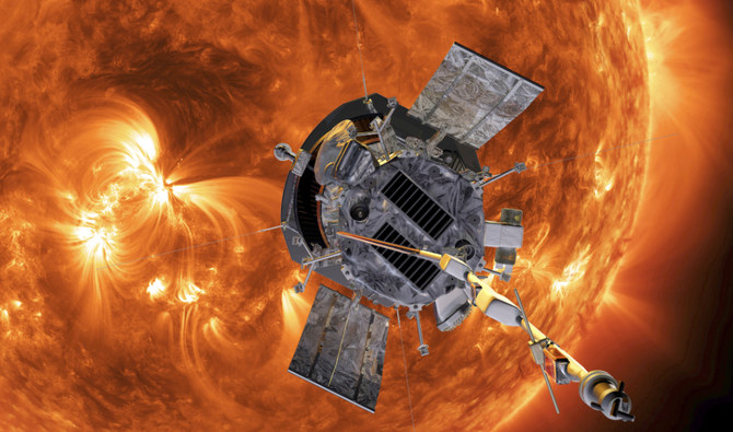 NASAが提供した、太陽に接近するパーカー・ソーラー・プローブの想像図。(AP通信)