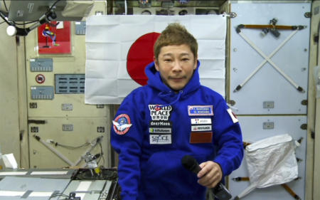 2021年12月13日(月)、国際宇宙ステーション(ISS)からAP通信のインタビューに応じる日本人宇宙旅行者の前澤友作氏。(AP通信)