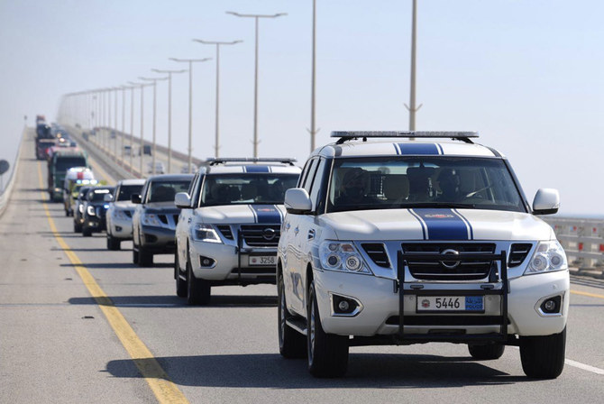 車列を組んでキング・ファハド・コーズウェイを通り、サウジアラビアに到着するバーレーンの派遣部隊。（SPA）