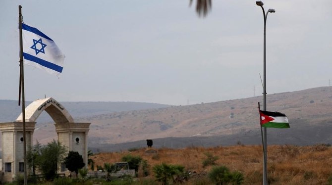 イスラエルとヨルダンの国境地帯で、イスラエル側から見たヨルダンとイスラエルの国旗。（ロイター、2019年10月29日撮影） 