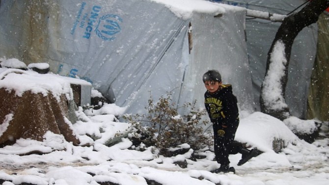 吹雪がシリア難民にさらなる苦難をもたらしている。(ゲッティイメージズ)