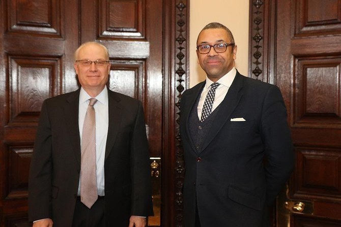 ロンドンで英国のジェームズ・クレバリー中東・北アフリカ担当大臣と会談する米国のティム・レンダーキング・イエメン特使。（ツイッター/@JamesCleverly）