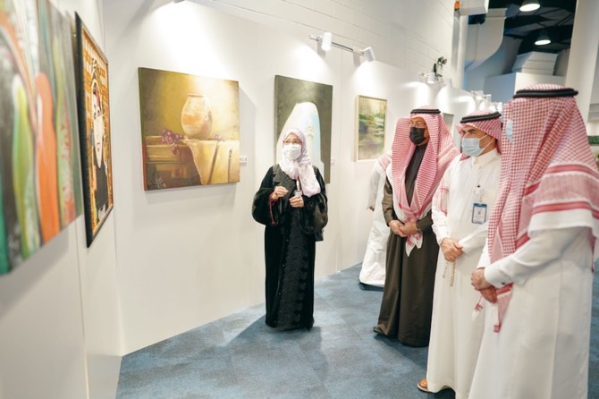 サイテックがAlwan Al-Sharqiaと共同で主催するこの展覧会は70点の絵画で構成され、すべて女性アーティストによるものである。（Supplied）
