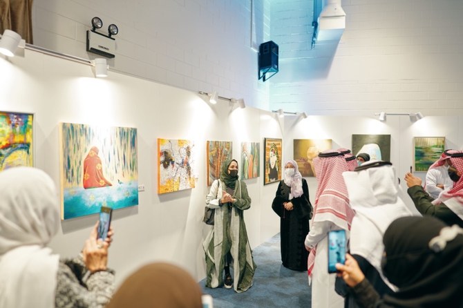 サイテックがAlwan Al-Sharqiaと共同で主催するこの展覧会は70点の絵画で構成され、すべて女性アーティストによるものである。（Supplied）