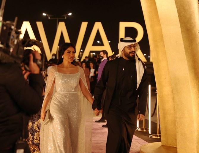 木曜にリヤドのBakr Al-Sheddi シアターに紫のカーペットが敷かれ、エンターテインメント業界屈指の大物たちを2年目のジョイ・アワードに迎えた（提供）