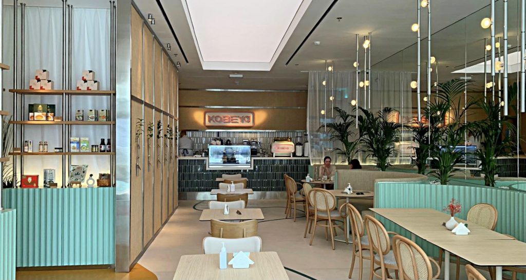 UAEを拠点とするグルテンフリーの日本食レストラン「KOBEYa」のドバイ・マリーナのマリーナ・ゲート新店舗の店内。(ANJP写真)