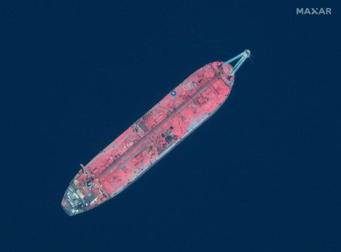イエメンのラスイッサ港沖に停泊するタンカー「FSOセイファー」を写した衛生写真。(AFP)