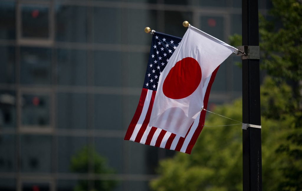 オバマ氏は在任中の１６年に米大統領として初めて広島を訪れた。　(AFP)