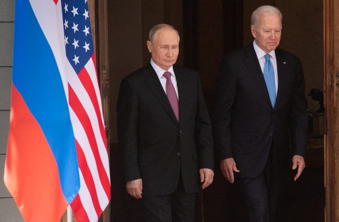 2021年6月16日撮影。ジュネーブのヴィラ・ラ・グランジュで米露首脳会談に臨むジョー・バイデン米大統領（右）とロシアのウラジミール・プーチン大統領。（AFP file）