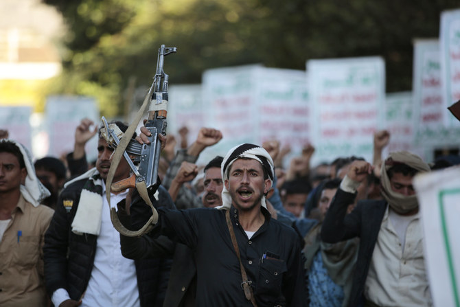 イエメン政府に対する米国の支援に反対するデモを行うフーシ派の支持者＝2021年11月22日、サヌア（写真/AP通信）