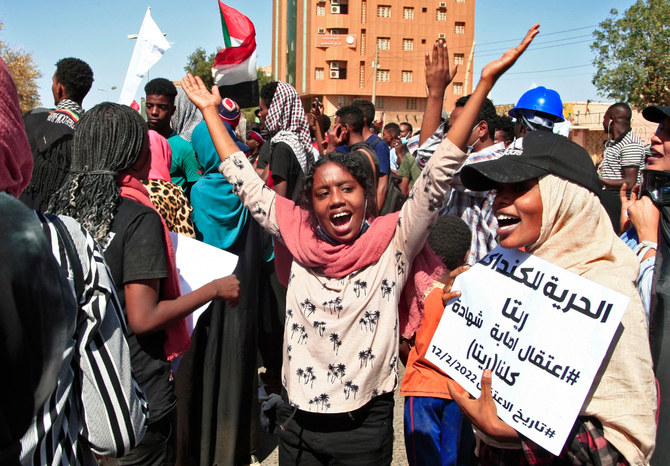 クーデターは大規模な抗議行動を引き起こした。スーダン医師中央委員会によると、現在までに81人が死亡、その内最近では月曜日に2人が死亡しており、負傷者は2,000人以上に上る。（AFP）